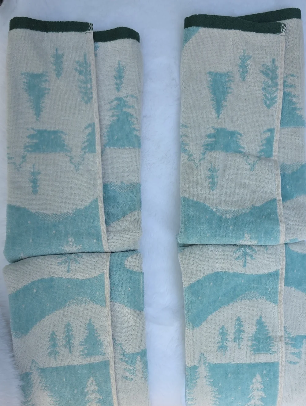 NWT One Christmas Hand Towel 100% Cotton Ice Skating Trees Snow Winter ⛸️❄️🌲